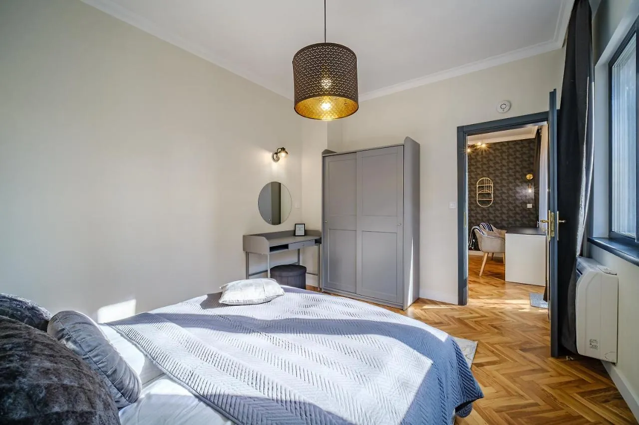 Golden Black Burgas City Apartment